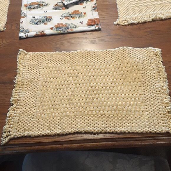 7 pc bundle 4 placemats & 3 pc hot pad set - Picture 2 of 6